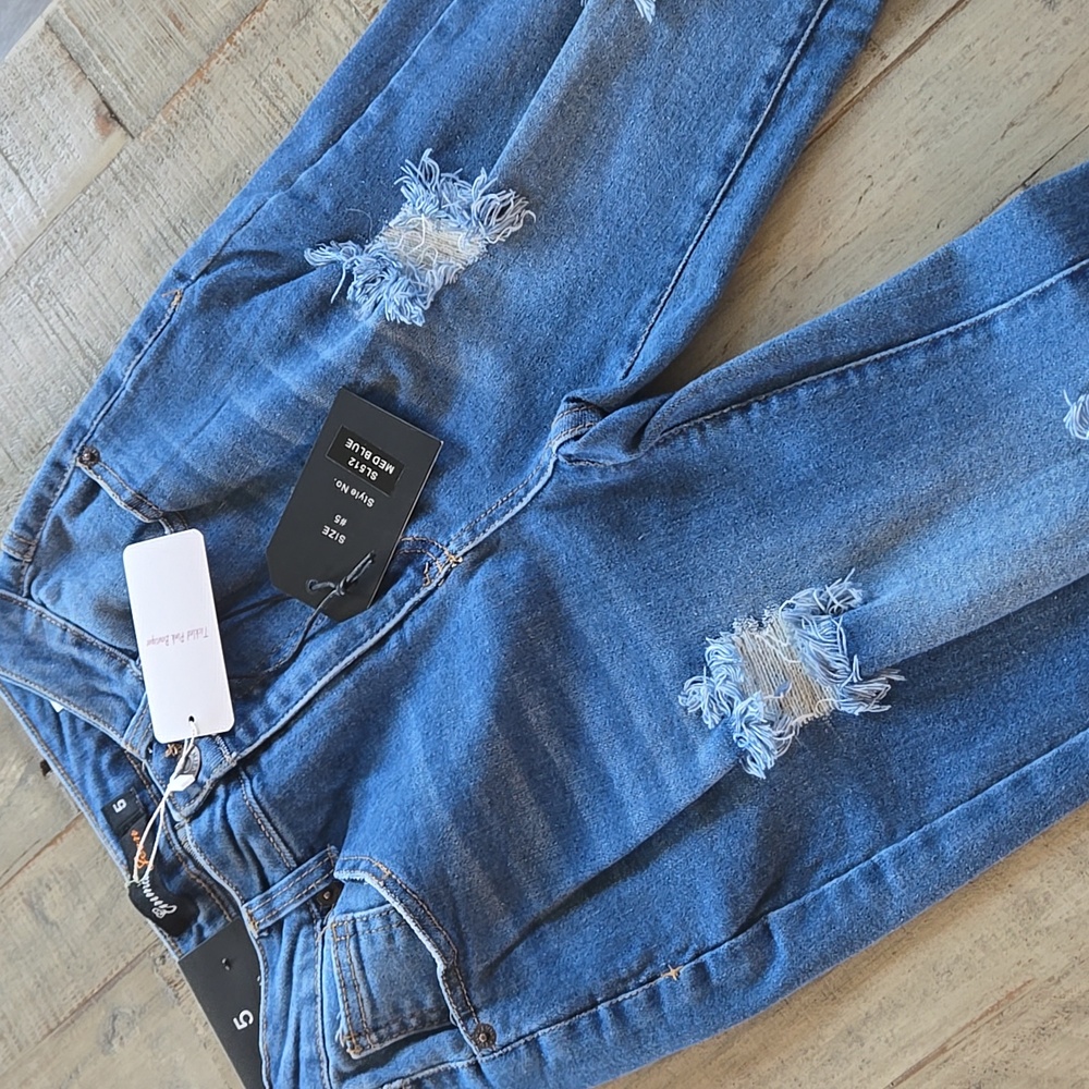 Women's Straight Leg Distressed Jeans - Medium Blue Emma Jeans Size 5 NWT - Picture 5 of 9
